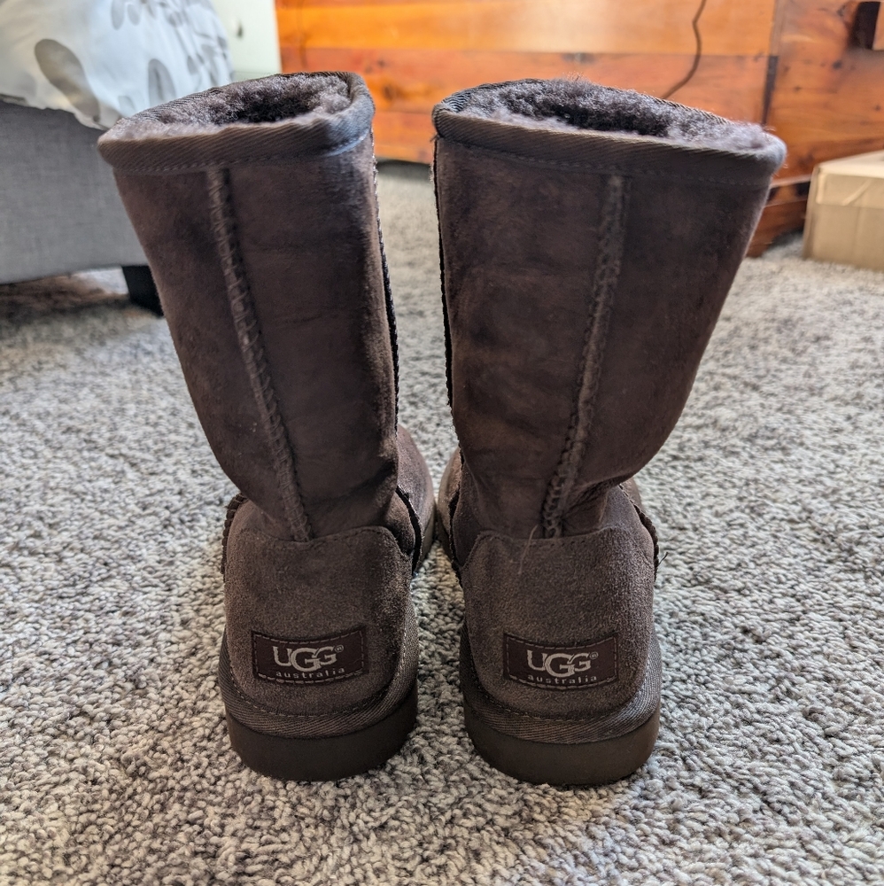 UGG Classic II Short in Burnt Cedar (Women's 6/Kids 4)